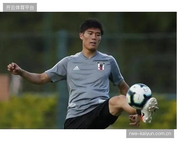日本队后防线迎来利好,伊藤洋辉与富安健洋的回归将极大提升球队防守硬度与战术灵活性 日本队后防线迎来利好,伊藤洋辉与富安健洋的回归将极大提升球队防守硬度与战术灵活性